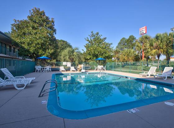 Motel 6 Valdosta, GA - University is a family friendly hotel in Valdosta, Georgia (GA)
