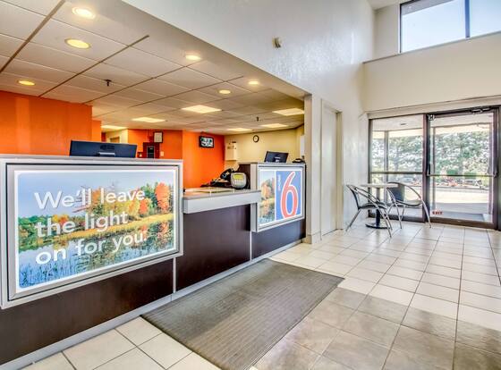Motel 6 Amherst, NY - Buffalo is a family friendly hotel in Eggertsville, New York (NY)