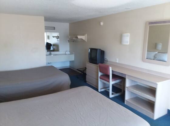 Knights Inn Burlington, NC is a family friendly hotel in Burlington, North Carolina (NC)