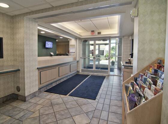 Motel 6 Brooklyn Center, MN - Minneapolis is a family friendly hotel in Brooklyn Center, Minnesota (MN)
