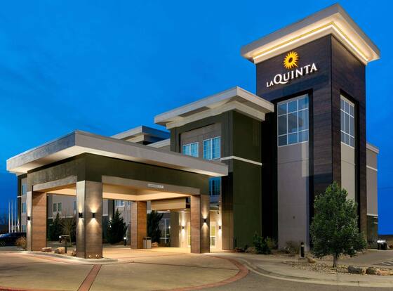La Quinta Inn & Suites by Wyndham Clinton Historic Route 66 is a family friendly hotel in Clinton, Oklahoma (OK)