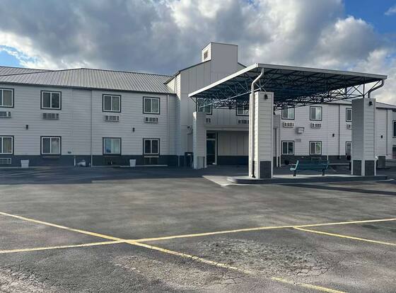 Baymont by Wyndham Athens, TN is a family friendly hotel in Athens, Tennessee (TN)