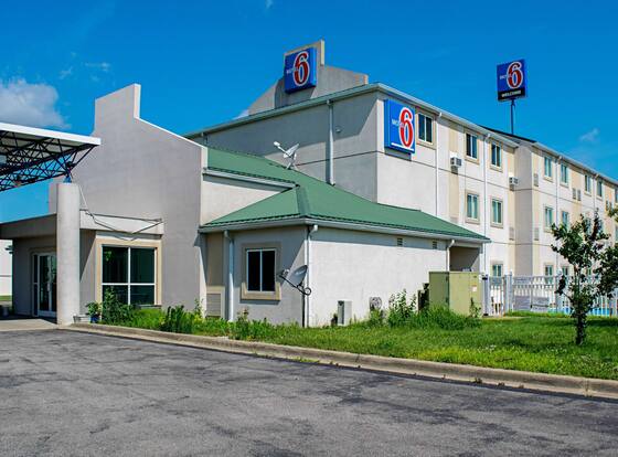 Motel 6 Seymour, IN - North is a family friendly hotel in Seymour, Indiana (IN)