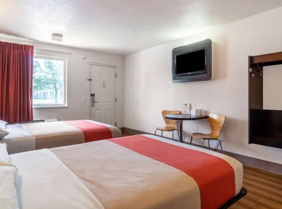 Motel 6 Youngstown, OH is a family friendly hotel in Youngstown, Ohio (OH)