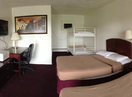 Budget Motel is a family friendly hotel in Grandyle Village, New York (NY)