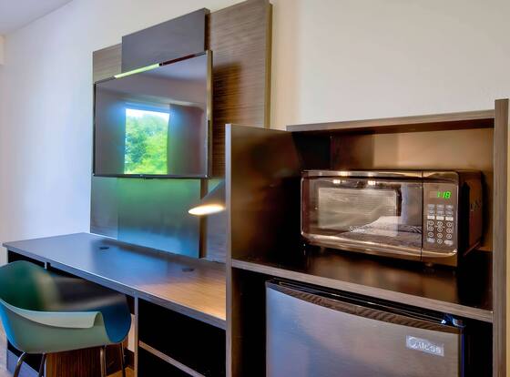 Motel 6 Warren, MI - Detroit East is a family friendly hotel in Warren, Michigan (MI)