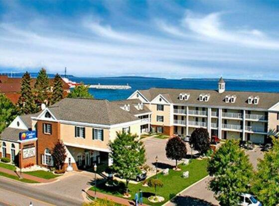 Comfort Inn Lakeside is a family friendly hotel in Mackinaw City, Michigan (MI)