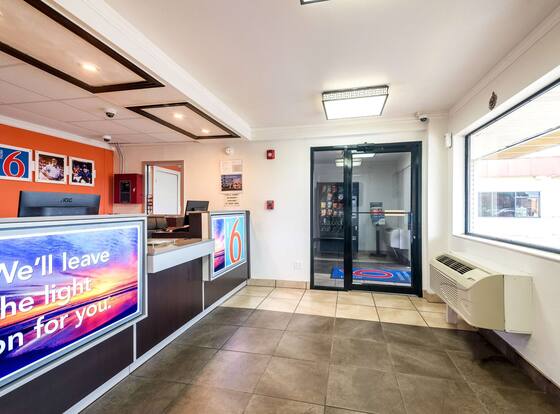 Motel 6 Anniston, AL is a family friendly hotel in Oxford, Alabama (AL)
