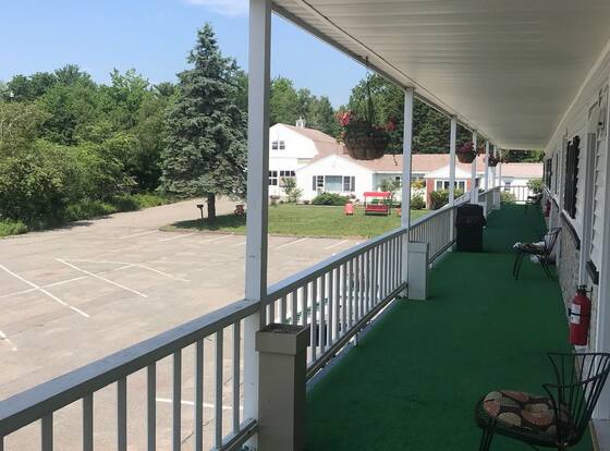 Atlantic Coast Inn is a family friendly hotel in Ellsworth, Maine (ME)