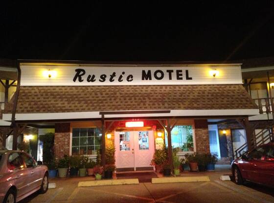 Rustic Motel Rolla is a family friendly hotel in Rolla, Missouri (MO)
