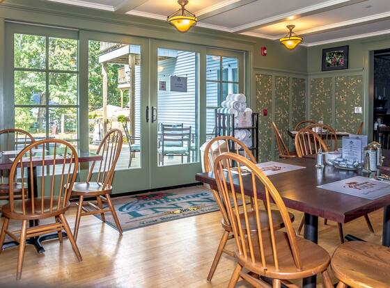Cranmore Inn is a family friendly hotel in North Conway, New Hampshire (NH)