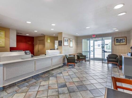 Econo Lodge is a family friendly hotel in Belle Fourche, South Dakota (SD)