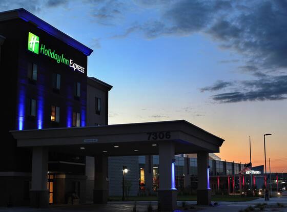 Holiday Inn Express & Suites Omaha South - Ralston Arena by IHG is a family friendly hotel in Omaha, Nebraska (NE)
