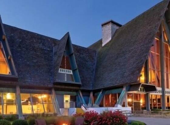 Hueston Woods Lodge & Conference Center is a family friendly hotel in College Corner, Ohio (OH)