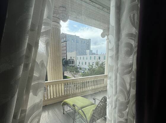 The Guest House Historic Mansion is a family friendly hotel in Natchez, Mississippi (MS)