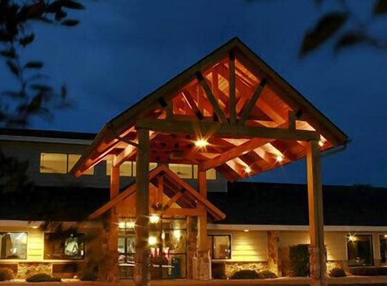 AmericInn by Wyndham Sturgeon Bay is a family friendly hotel in Sturgeon Bay, Wisconsin (WI)