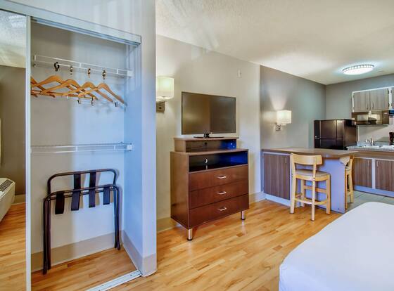  Studio 6 Deer Valley is a family friendly hotel in Phoenix, Arizona (AZ)