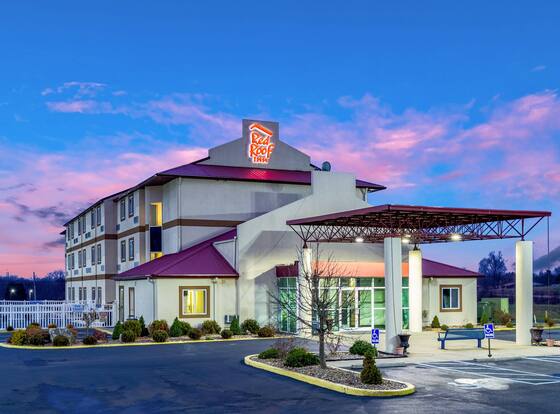 Red Roof Inn Georgetown, IN - Louisville West is a family friendly hotel in Georgetown, Indiana (IN)