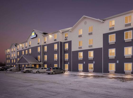 Days Inn & Suites by Wyndham Rochester Mayo Clinic South is a family friendly hotel in Rochester, Minnesota (MN)