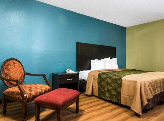 Royal Extended Stay Hotel is a family friendly hotel in Selma, North Carolina (NC)