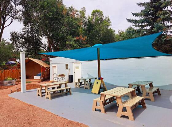 Buffalo Lodge Bicycle Resort is a family friendly hotel in Colorado Springs, Colorado (CO)