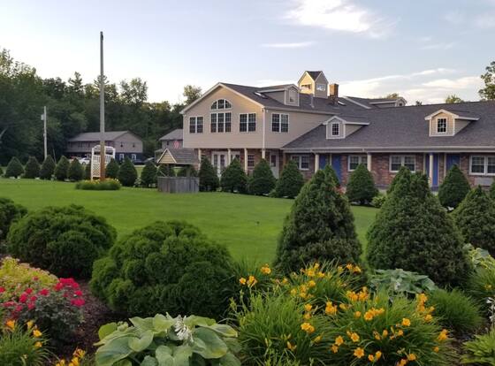 Scottish Inn Sturbridge is a family friendly hotel in Fiskdale, Massachusetts (MA)