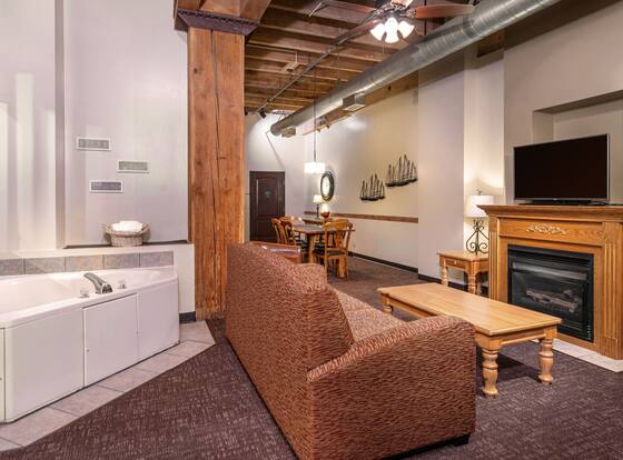 The Suites Hotel at Waterfront Plaza is a family friendly hotel in Duluth, Minnesota (MN)