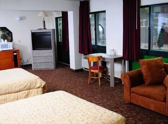 Amber Inn is a family friendly hotel in Chicago, Illinois (IL)