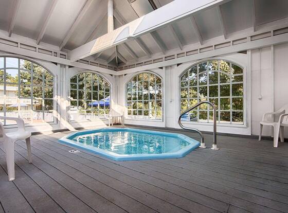 Osage Creek Lodge is a family friendly hotel in Eureka Springs, Arkansas (AR)