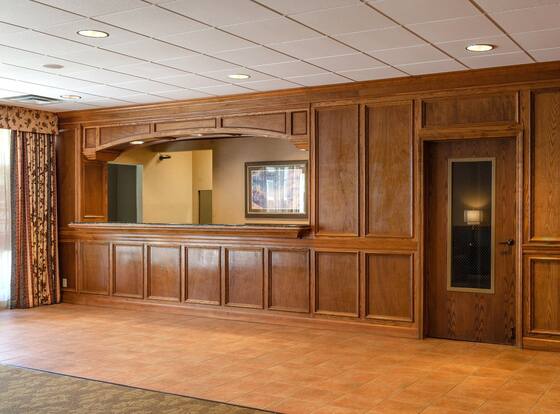 Red Roof Inn & Suites DeKalb is a family friendly hotel in DeKalb, Illinois (IL)