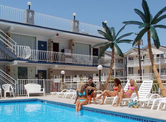 Quarterdeck Motel is a family friendly hotel in Wildwood, New Jersey (NJ)