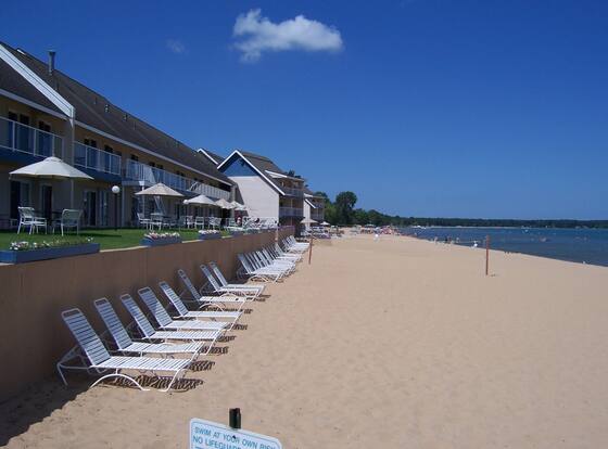 Pinestead Reef Resort is a family friendly hotel in Traverse City, Michigan (MI)