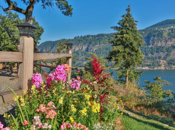 Westcliff Lodge is a family friendly hotel in Hood River, Oregon (OR)