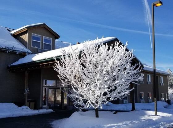 Boulder Creek Inn is a family friendly hotel in Donnelly, Idaho (ID)