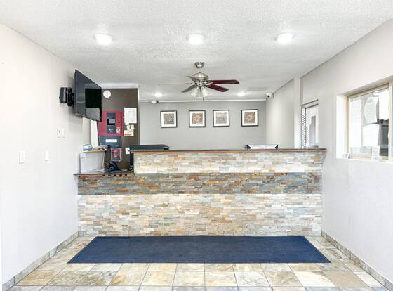Super 7 Motel is a family friendly hotel in Coralville, Iowa (IA)