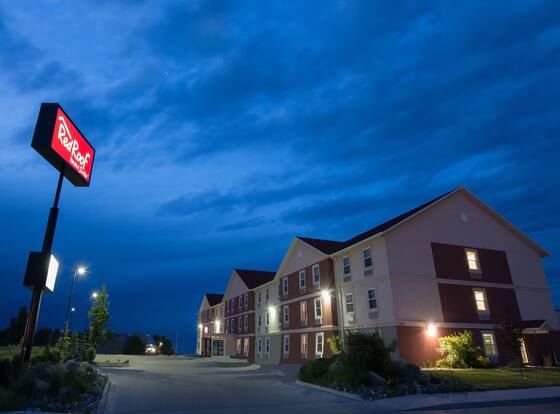 Red Roof Inn & Suites Dickinson is a family friendly hotel in Dickinson, North Dakota (ND)