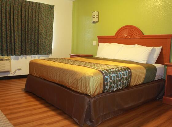 Royal Inn is a family friendly hotel in Mount Vernon, Illinois (IL)