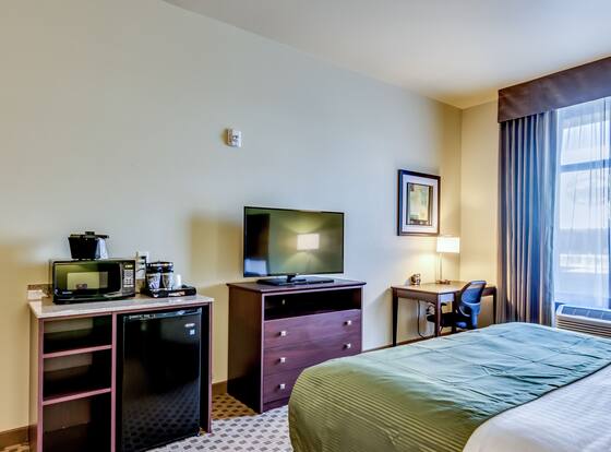 Cobblestone Inn & Suites - Cambridge is a family friendly hotel in Cambridge, Nebraska (NE)