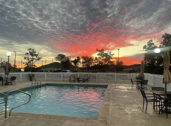 Cornerstone Lodge of Foley is a family friendly hotel in Foley, Alabama (AL)