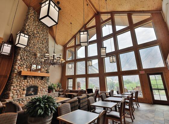 Salmon Rapids Lodge is a family friendly hotel in Riggins, Idaho (ID)