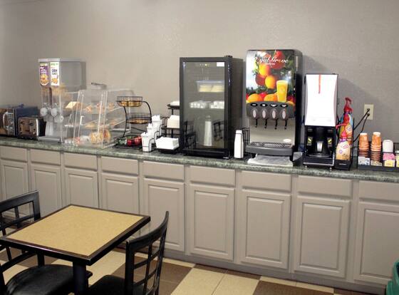 Econo Lodge is a family friendly hotel in Franklin, Kentucky (KY)