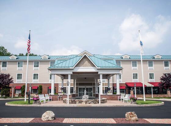 Comfort Inn & Suites Sturbridge - Brimfield is a family friendly hotel in Fiskdale, Massachusetts (MA)