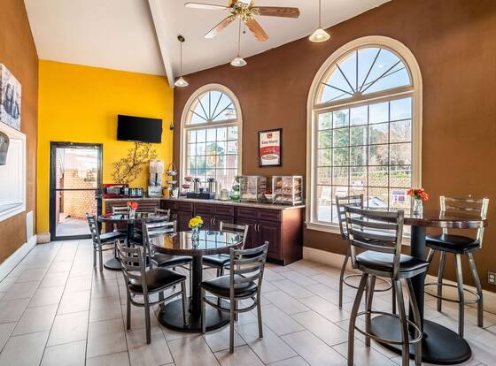 Econo Lodge Acworth is a family friendly hotel in Acworth, Georgia (GA)