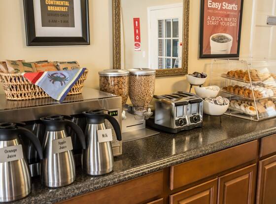 Econo Lodge Crystal Coast is a family friendly hotel in Morehead City, North Carolina (NC)