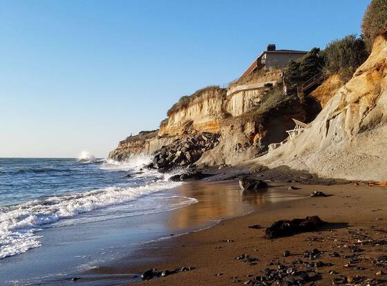 Clarion Inn Surfrider Resort is a family friendly hotel in Depoe Bay, Oregon (OR)