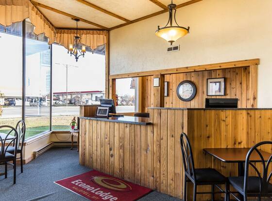 Econo Lodge Inn & Suites Kalispell - Glacier National Park Gateway is a family friendly hotel in Kalispell, Montana (MT)