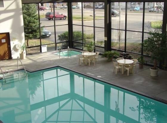 Econo Lodge is a family friendly hotel in Waupaca, Wisconsin (WI)