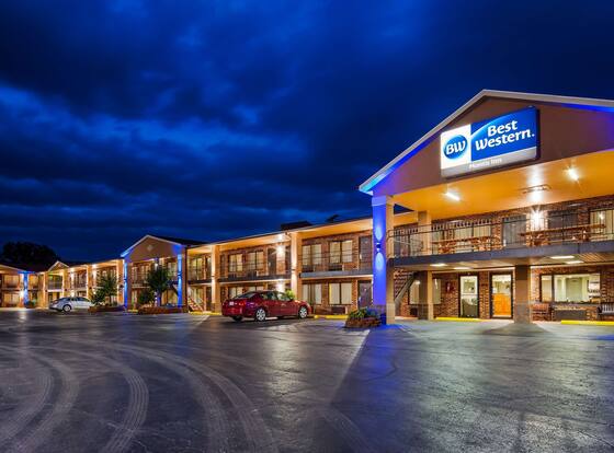Best Western Montis Inn is a family friendly hotel in St. Robert, Missouri (MO)
