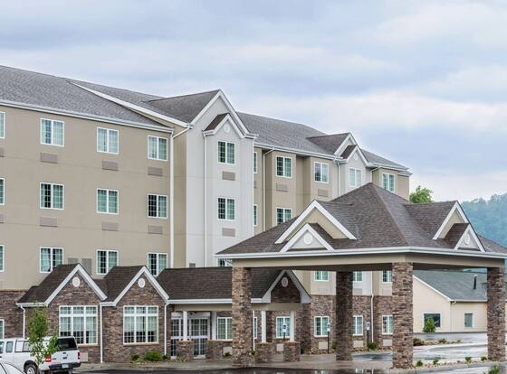 Microtel Inn & Suites By Wyndham New Martinsville is a family friendly hotel in New Martinsville, West Virginia (WV)