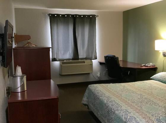 Coldwater Motel is a family friendly hotel in Coldwater, Michigan (MI)